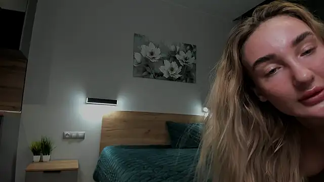 Snapshot of chloewallace chatting on 12-02-24, 10:01 chloewallace online show from 12-02-24, 10:01