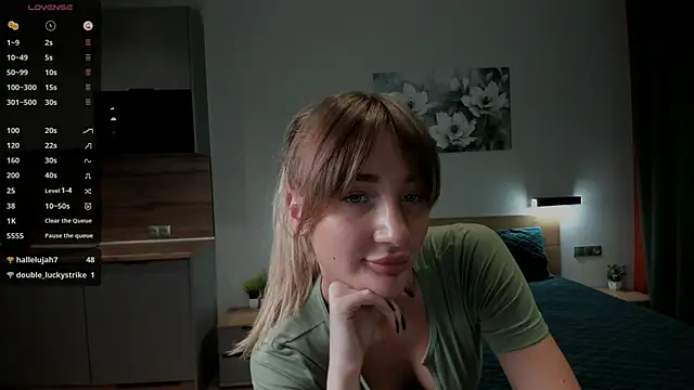 Snapshot of chloewallace chatting on 03-06-25, 07:32 chloewallace online show from 03-06-25, 07:32