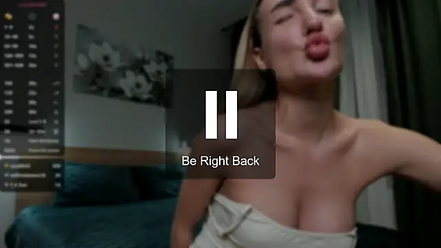 Snapshot of chloewallace chatting on 03-22-25, 12:39 chloewallace online show from 03-22-25, 12:39