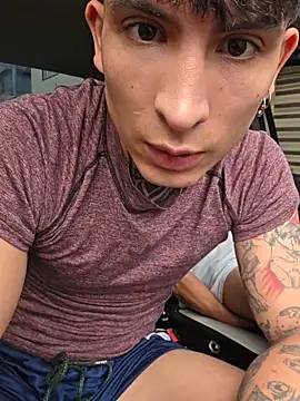 Snapshot of christangel_96_ chatting on 10-21-25, 06:30 christangel 96  online show from 10-21-25, 06:30