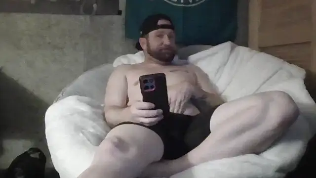Snapshot of Edward_LongCock chatting on 05-28-26, 06:00 Edward LongCock online show from 05-28-26, 06:00
