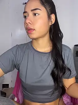 Snapshot of _Luana chatting on 02-07-25, 12:17  Luana online show from 02-07-25, 12:17