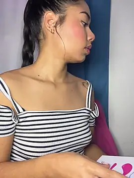 Snapshot of _Luana chatting on 03-07-25, 09:07  Luana online show from 03-07-25, 09:07