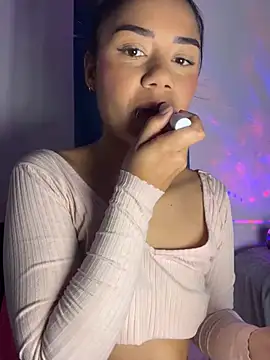 Snapshot of _Luana chatting on 03-21-25, 09:01  Luana online show from 03-21-25, 09:01