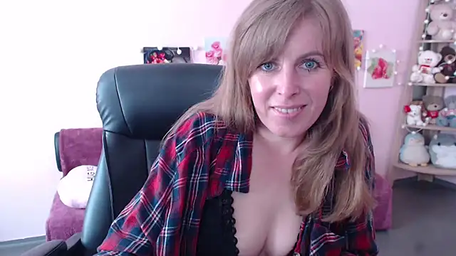 Hot Milady online show from 05-18-26, 07:58