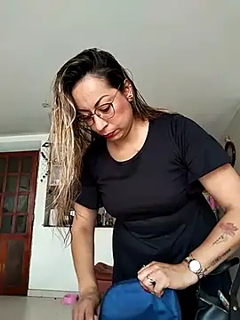 Snapshot of Katalina_S3xy chatting on 02-24-25, 02:26 Katalina S3xy online show from 02-24-25, 02:26