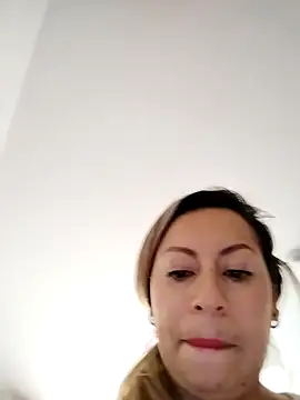 Snapshot of Katalina_S3xy chatting on 03-17-25, 06:32 Katalina S3xy online show from 03-17-25, 06:32