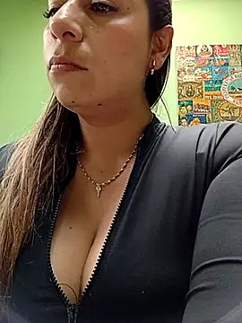 Snapshot of Katalina_S3xy chatting on 10-13-25, 06:52 Katalina S3xy online show from 10-13-25, 06:52