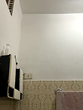 Snapshot of Miky_21 chatting on 11-20-25, 01:28 Miky 21 online show from 11-20-25, 01:28