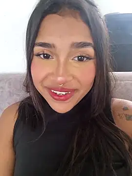 Snapshot of Mariangel_11 chatting on 03-11-25, 02:18 Mariangel 11 online show from 03-11-25, 02:18