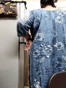 zeepe19 online show from 12-21-25, 03:35