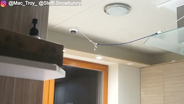 Snapshot of MacTroy chatting on 10-30-25, 07:36 MacTroy online show from 10-30-25, 07:36