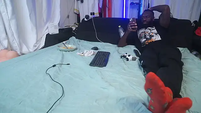 Snapshot of MacTroy chatting on 11-05-25, 06:30 MacTroy online show from 11-05-25, 06:30