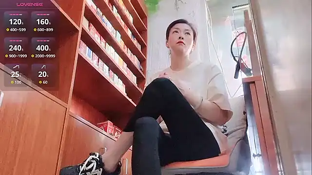 Snapshot of QianF-666 chatting on 08-03-26, 02:10 QianF-666 online show from 08-03-26, 02:10