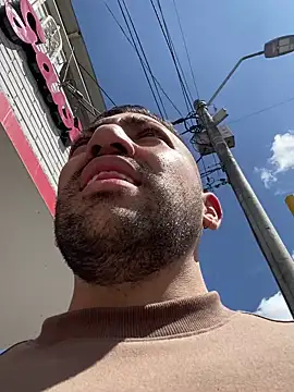 JuanZapata33 online show from 01-02-25, 06:12