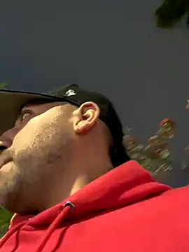 JuanZapata33 online show from 10-04-25, 11:14