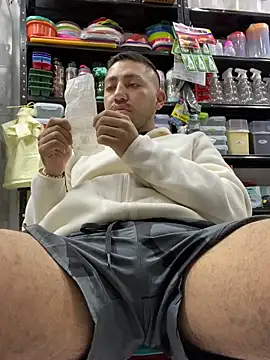 JuanZapata33 online show from 10-09-25, 10:19