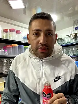 JuanZapata33 online show from 10-13-25, 09:37