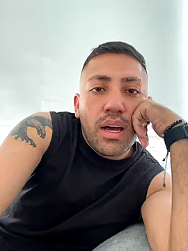 JuanZapata33 online show from 10-27-25, 09:08