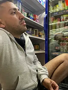 Snapshot of JuanZapata33 chatting on 02-25-26, 11:03 JuanZapata33 online show from 02-25-26, 11:03