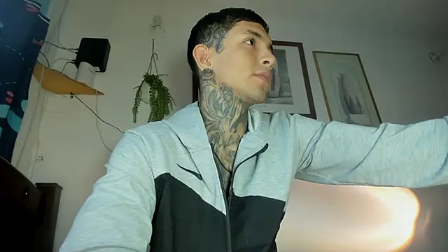 Travistanner 28 online show from 04-13-26, 10:04