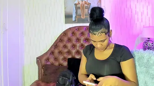 Snapshot of charlotte_ebony chatting on 01-13-25, 07:10 charlotte ebony online show from 01-13-25, 07:10