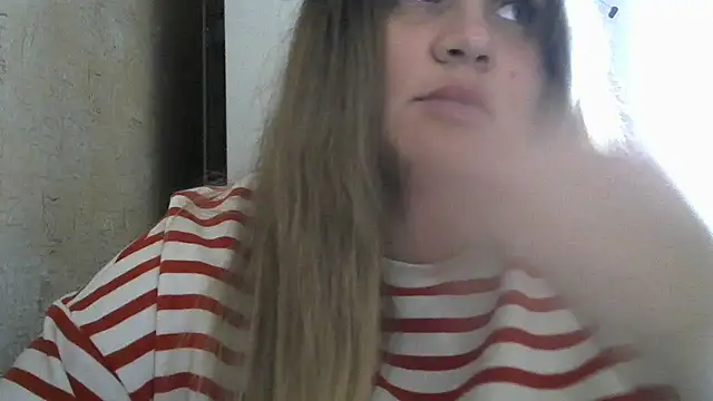 Snapshot of Honeydew-Waves chatting on 11-11-25, 08:25 Honeydew-Waves online show from 11-11-25, 08:25