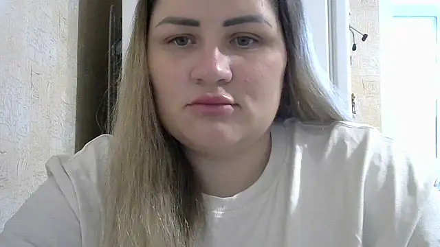 Snapshot of Honeydew-Waves chatting on 11-12-25, 06:03 Honeydew-Waves online show from 11-12-25, 06:03