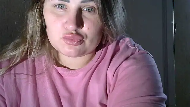 Snapshot of Honeydew-Waves chatting on 11-17-25, 06:41 Honeydew-Waves online show from 11-17-25, 06:41