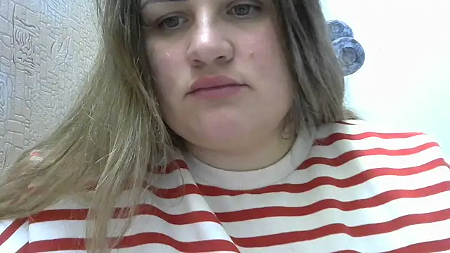 Snapshot of Honeydew-Waves chatting on 12-16-25, 06:07 Honeydew-Waves online show from 12-16-25, 06:07