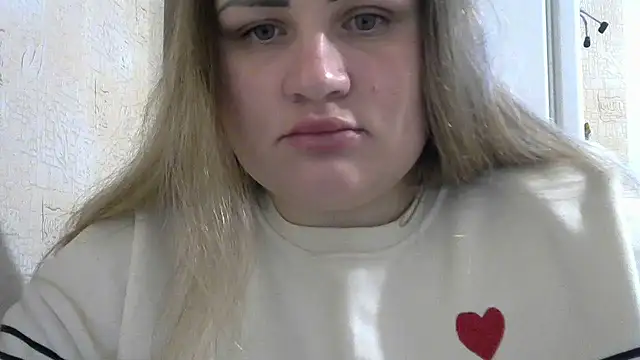 Snapshot of Honeydew-Waves chatting on 12-17-25, 06:08 Honeydew-Waves online show from 12-17-25, 06:08