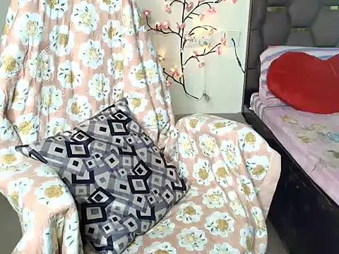 Snapshot of CUTE_princess_143 chatting on 05-13-26, 12:57 CUTE princess 143 online show from 05-13-26, 12:57