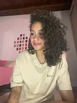 Snapshot of Arteatenea__ chatting on 12-15-24, 12:07 Arteatenea online show from 12-15-24, 12:07