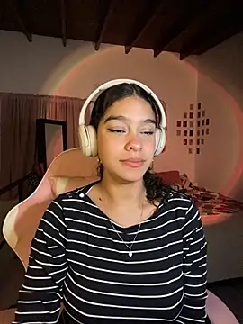 Snapshot of Arteatenea__ chatting on 12-04-25, 04:22 Arteatenea online show from 12-04-25, 04:22