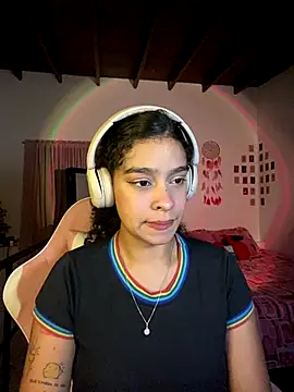 Snapshot of Arteatenea__ chatting on 12-16-25, 05:01 Arteatenea online show from 12-16-25, 05:01