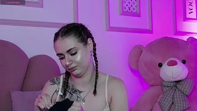 Abby  White online show from 09-28-25, 04:01