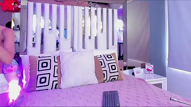 Kitty Eliffe online show from 12-20-24, 07:17