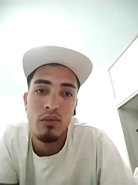 Snapshot of jeremy_scott chatting on 07-16-26, 12:05 jeremy scott online show from 07-16-26, 12:05