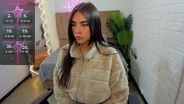 Snapshot of Roxanne_tay chatting on 01-30-25, 07:26 Roxanne tay online show from 01-30-25, 07:26