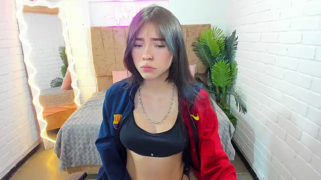 Snapshot of Roxanne_tay chatting on 02-09-25, 07:19 Roxanne tay online show from 02-09-25, 07:19