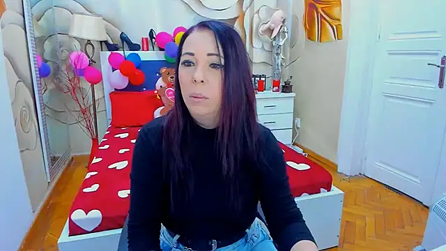 Snapshot of LauraSin chatting on 02-11-25, 04:22 LauraSin online show from 02-11-25, 04:22