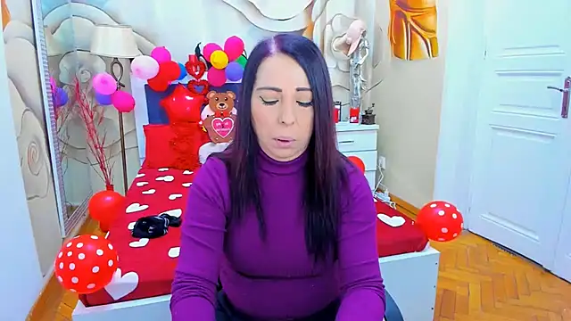 Snapshot of LauraSin chatting on 02-13-25, 04:22 LauraSin online show from 02-13-25, 04:22