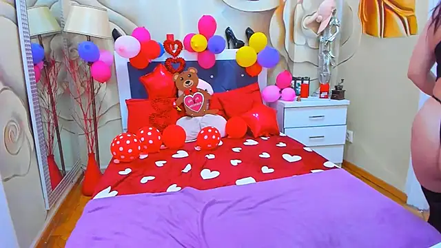 Snapshot of LauraSin chatting on 02-15-25, 07:16 LauraSin online show from 02-15-25, 07:16