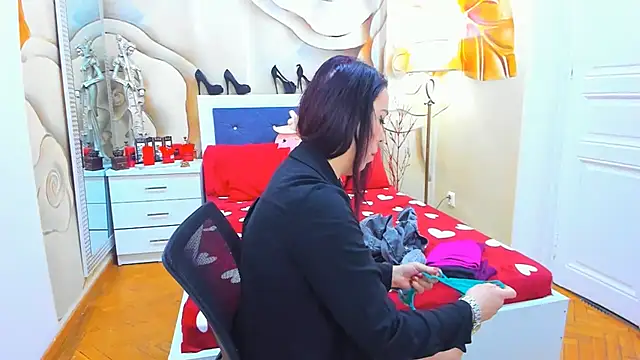 Snapshot of LauraSin chatting on 02-23-25, 04:28 LauraSin online show from 02-23-25, 04:28