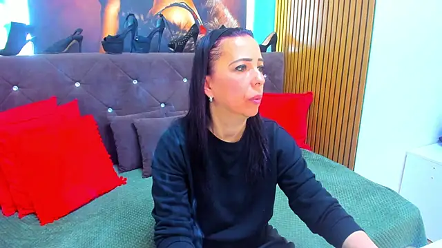 Snapshot of LauraSin chatting on 04-24-26, 06:10 LauraSin online show from 04-24-26, 06:10
