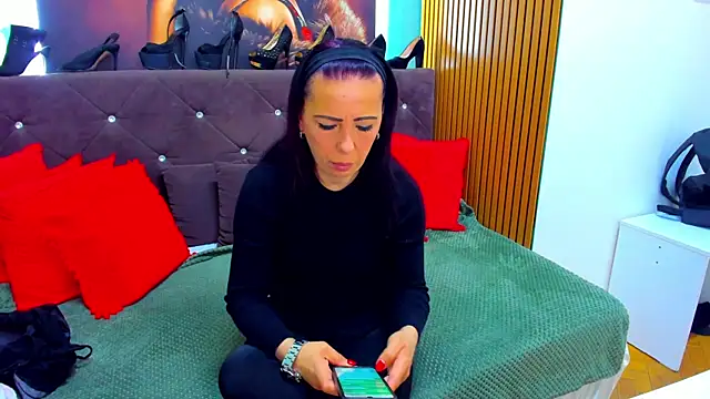 Snapshot of LauraSin chatting on 05-01-26, 03:33 LauraSin online show from 05-01-26, 03:33