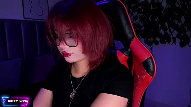 Kitty Gang online show from 11-14-25, 02:32