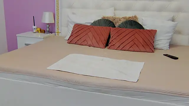 Lenna Paul online show from 03-10-25, 11:42