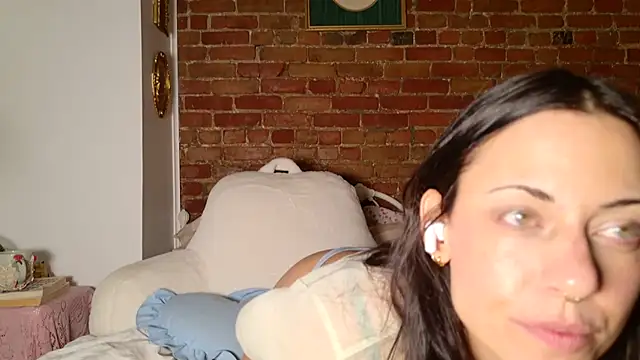 MaeDaybaby online show from 10-27-25, 12:15