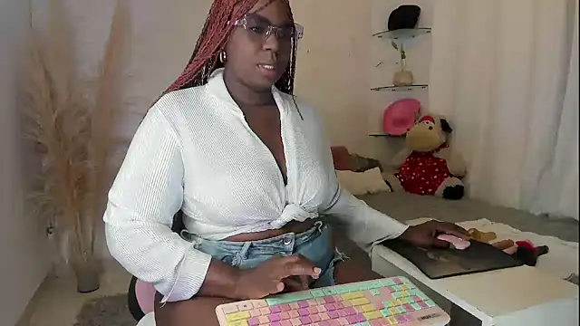 Snapshot of Leslie_browm chatting on 06-04-26, 09:04 Leslie browm online show from 06-04-26, 09:04